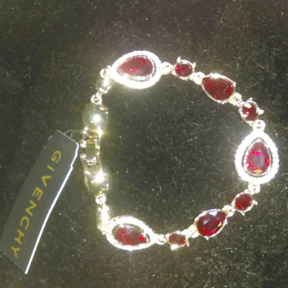 NWTS STUNNING RUBY GIVENCHY NECKLACE